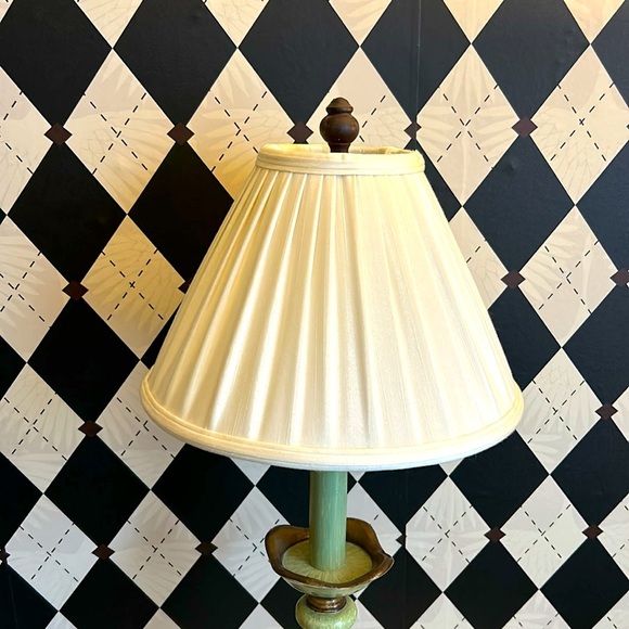 Vintage Pair Tall Ornate Lamps – Regency & Chinoiserie-Inspired Elegance - Picture 6 of 12